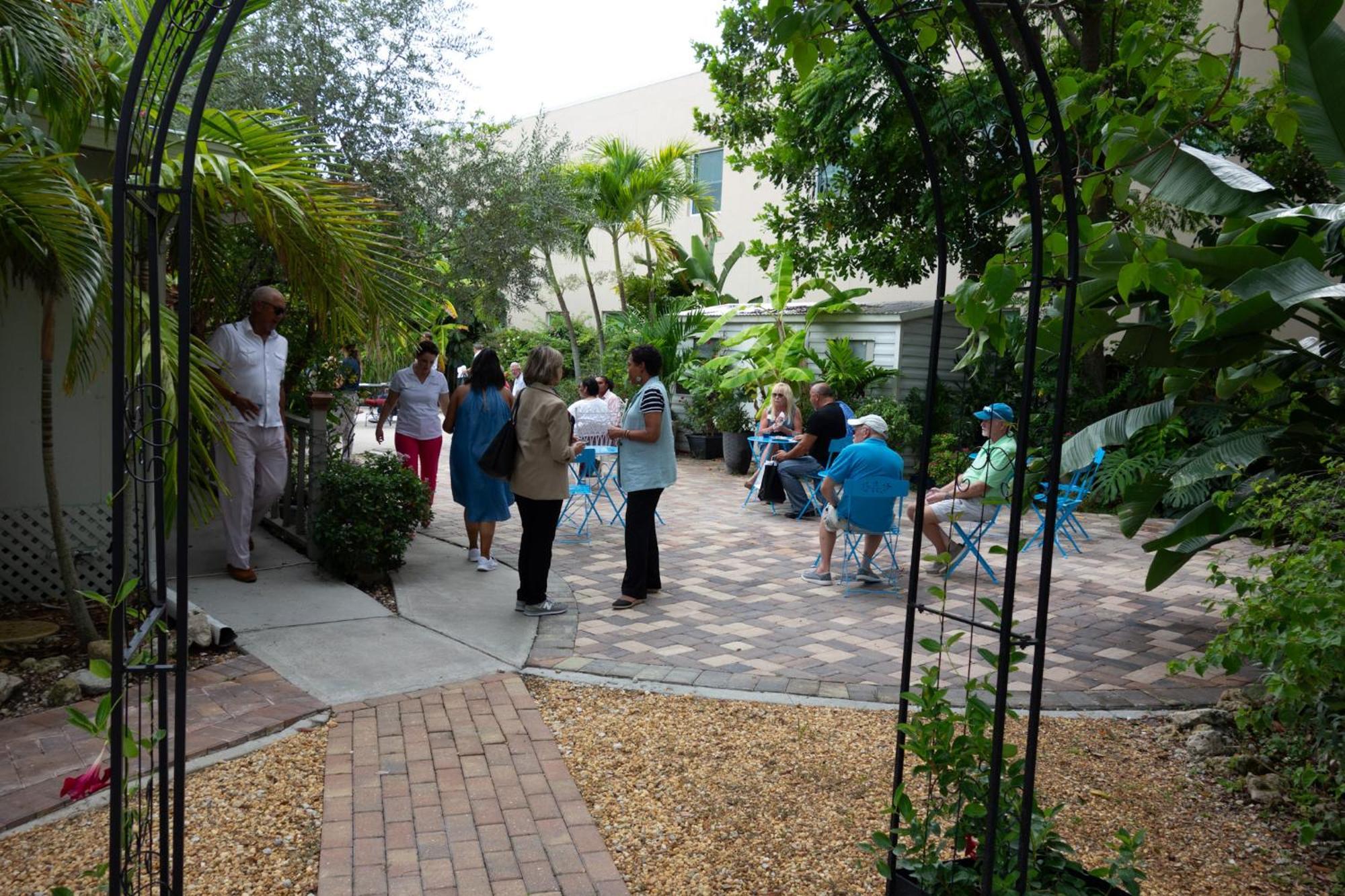 Manatee Palms Hotel Bradenton Exterior photo